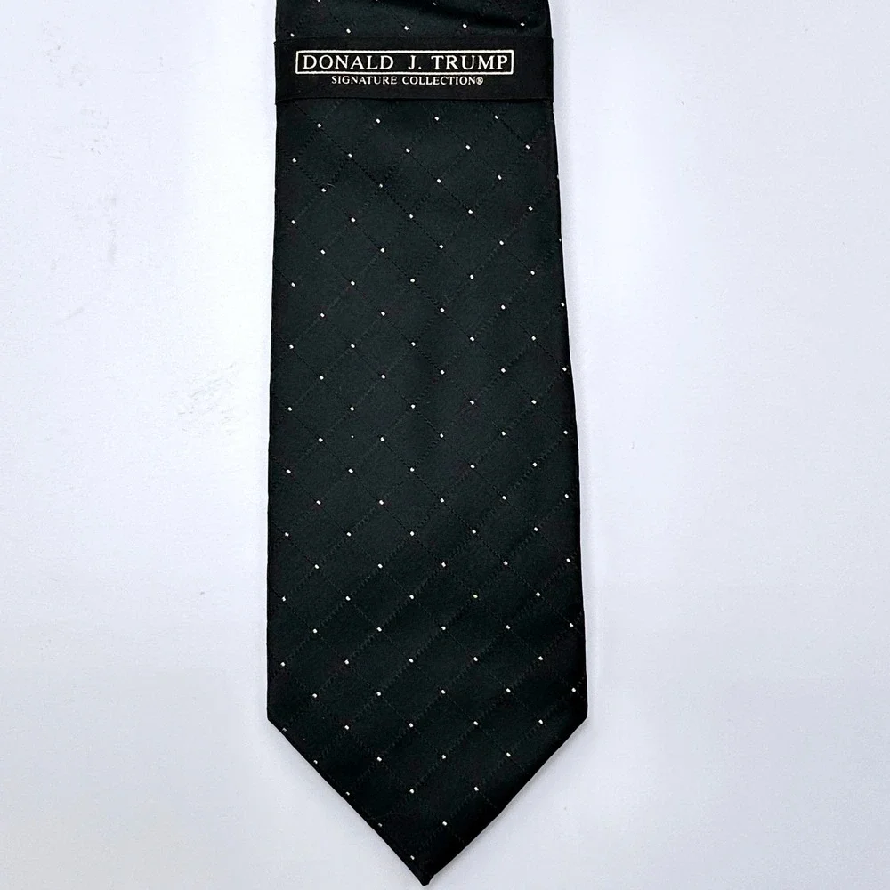 Donald J. Trump Signature Collection Black Gold Lurex Silk Blend Necktie 3.25